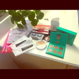 Bundle of makeup & skincare samples